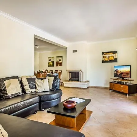 Olhos De Agua Sleeps 8 Pool Air Con Wifi Villa