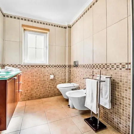 Olhos De Agua Sleeps 8 Pool Air Con Wifi Βίλα *